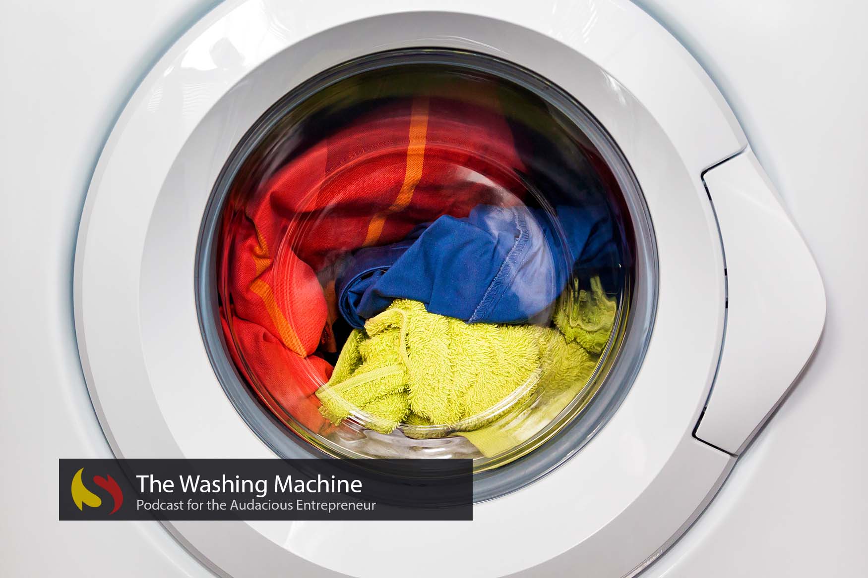Стиральная машинка стирает белье